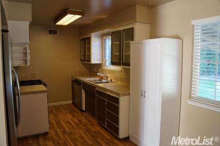 5809 Parkoaks Dr, Carmichael, CA 95608 photo 2