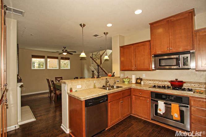 1332 Bugby Ln, Folsom, CA 95630 photo 4