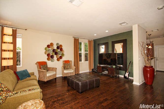 1332 Bugby Ln, Folsom, CA 95630 photo 2