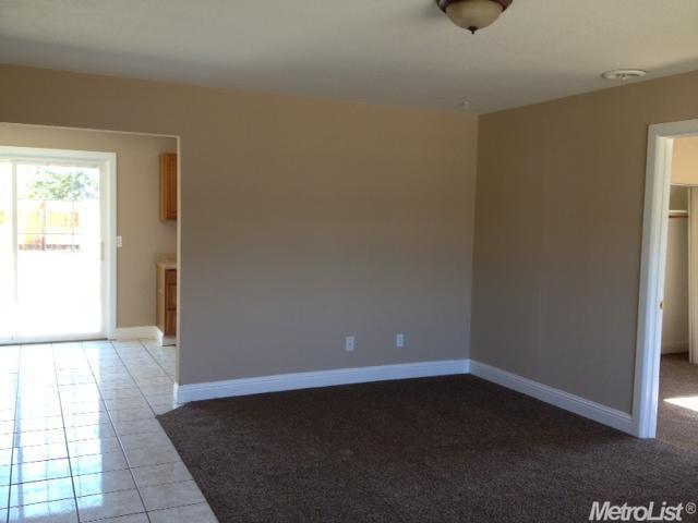 516 Downing Ln, Modesto, CA 95357 photo 2