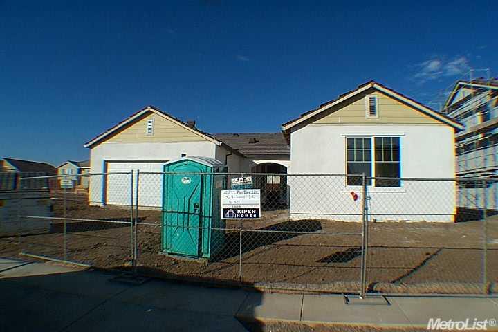 1529 Dasiy Dr, Patterson, CA 95363 photo 1