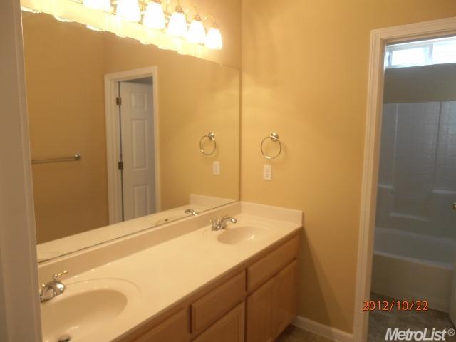 526 E Milgeo Ave, Ripon, CA 95366 photo 10