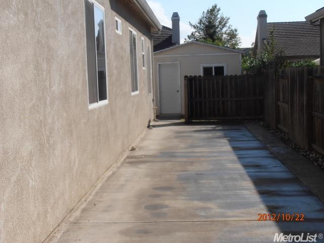 526 E Milgeo Ave, Ripon, CA 95366 photo 4