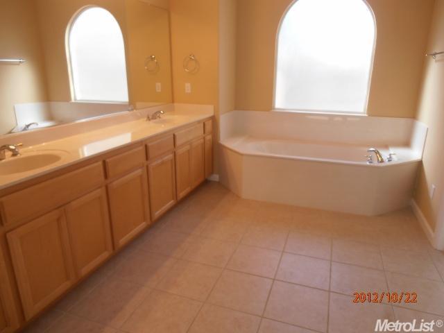 526 E Milgeo Ave, Ripon, CA 95366 photo 9