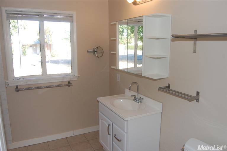 426 N Emerald Ave, Modesto, CA 95351 photo 11