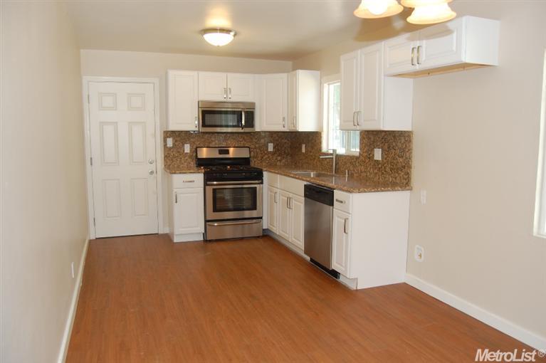 426 N Emerald Ave, Modesto, CA 95351 photo 2