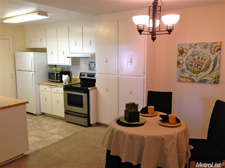 920 Arnold St, Davis, CA 95618 photo 2