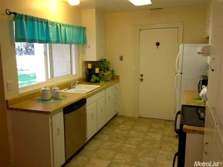 920 Arnold St, Davis, CA 95618 photo 4