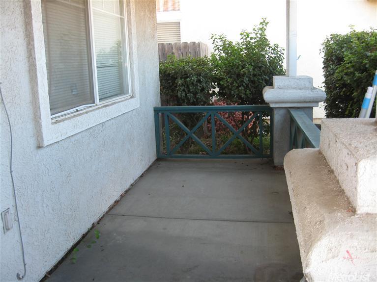 992 Norman Dr, Manteca, CA 95336 photo 2