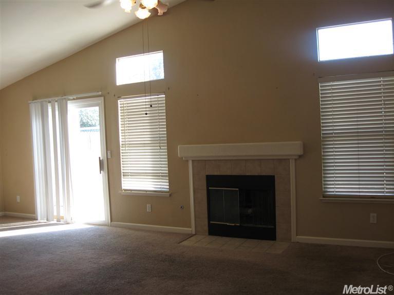 992 Norman Dr, Manteca, CA 95336 photo 3