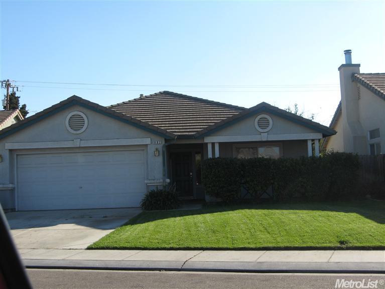 992 Norman Dr, Manteca, CA 95336 photo 1