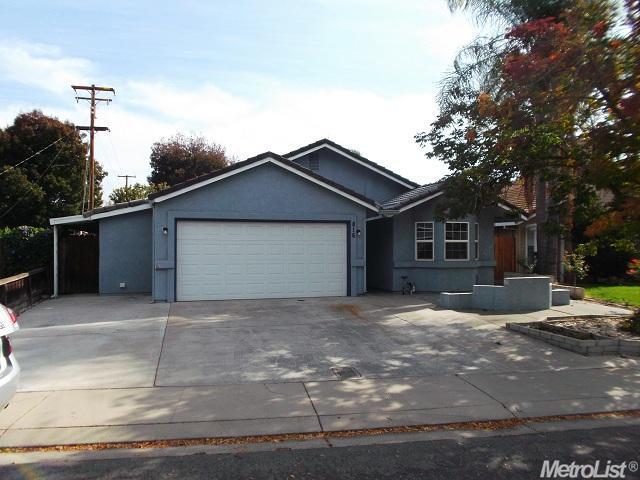 816 Edinburgh Dr, Modesto, CA 95350 photo 1