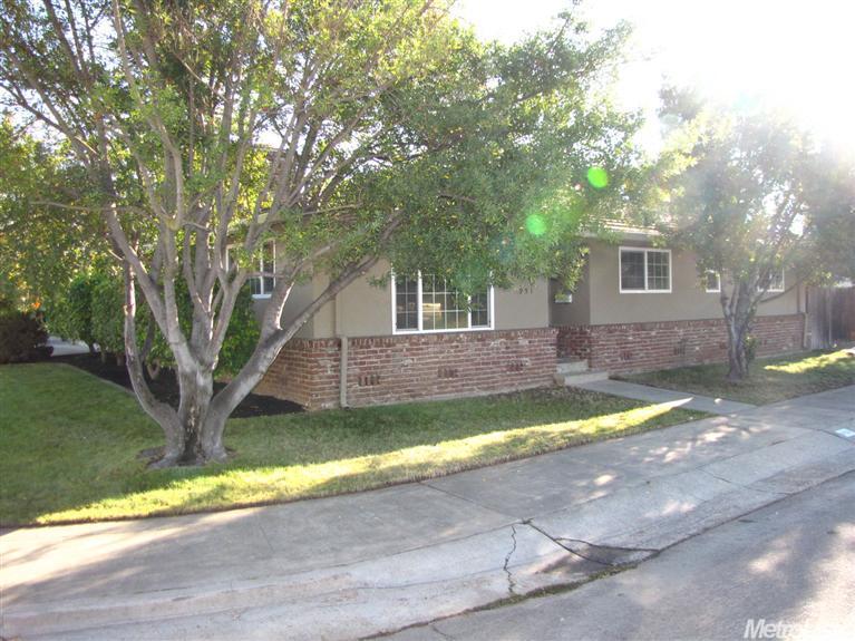 951 Daisy Ave, Lodi, CA 95242 photo 1