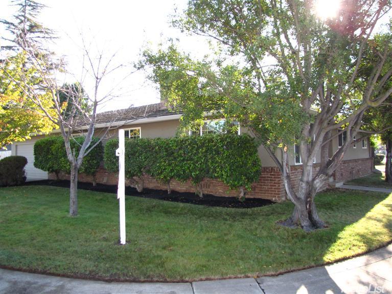 951 Daisy Ave, Lodi, CA 95242 photo 2