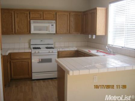906 Bateman Ct, Galt, CA 95632 photo 2