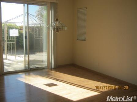 906 Bateman Ct, Galt, CA 95632 photo 3