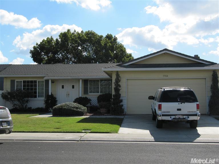 1366 W Sprague St, Manteca, CA 95336 photo 1
