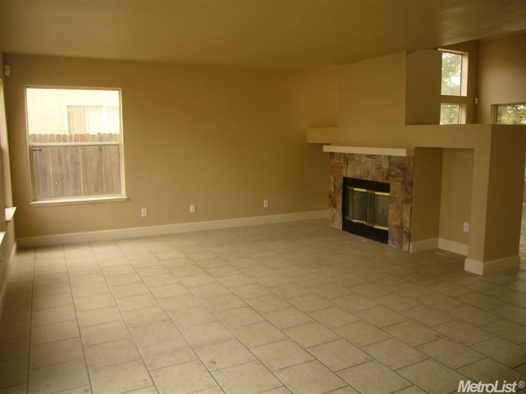 1143 Moonlight Dr, Ceres, CA 95307 photo 4