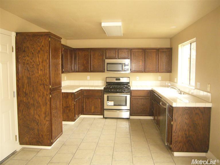 1143 Moonlight Dr, Ceres, CA 95307 photo 3