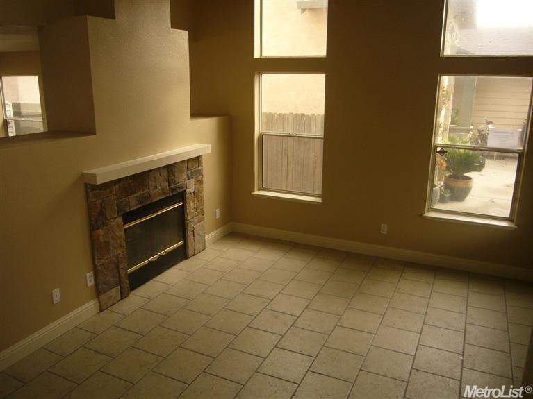 1143 Moonlight Dr, Ceres, CA 95307 photo 2