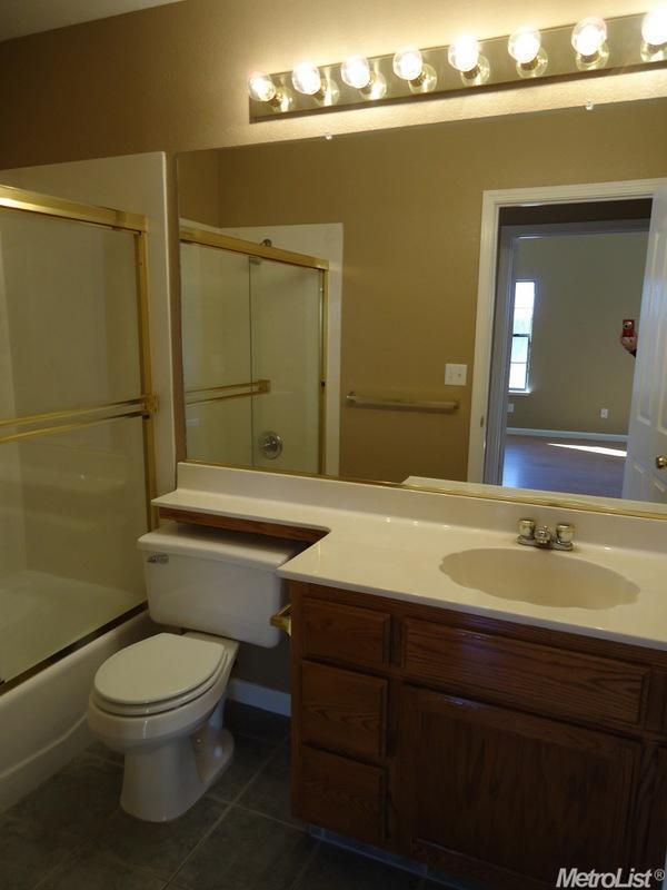 1668 Brookside Dr, Manteca, CA 95336 photo 13