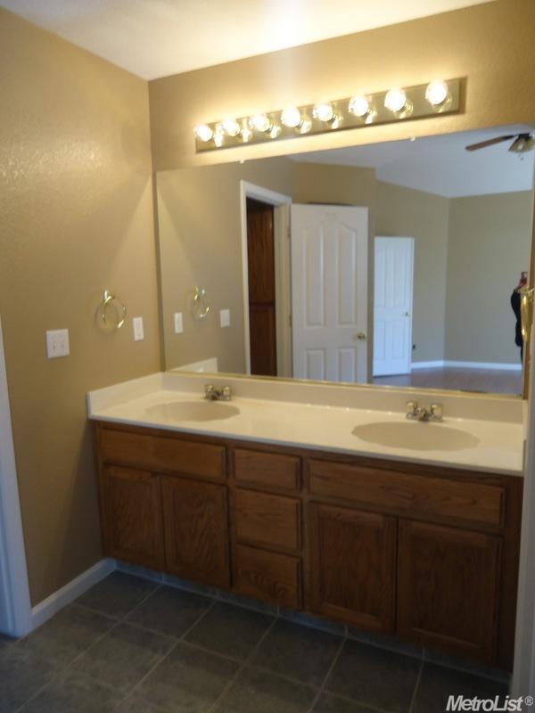 1668 Brookside Dr, Manteca, CA 95336 photo 9