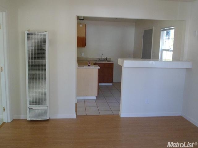 923 3rd St, Modesto, CA 95351 photo 2