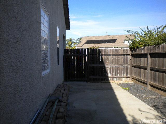 1054 Steele Way, Galt, CA 95632 photo 23