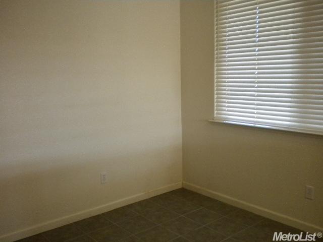 1054 Steele Way, Galt, CA 95632 photo 16