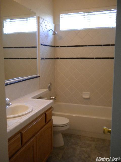 1054 Steele Way, Galt, CA 95632 photo 17