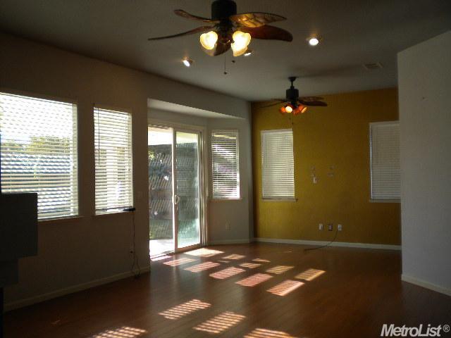 1054 Steele Way, Galt, CA 95632 photo 7