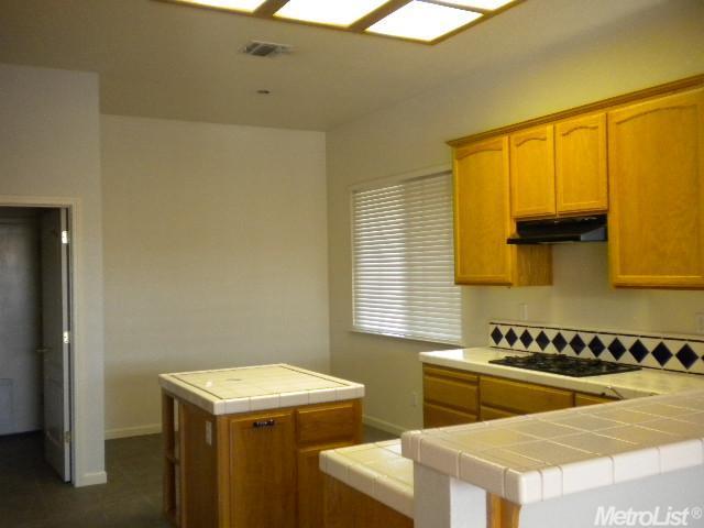 1054 Steele Way, Galt, CA 95632 photo 8