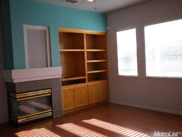 1054 Steele Way, Galt, CA 95632 photo 5
