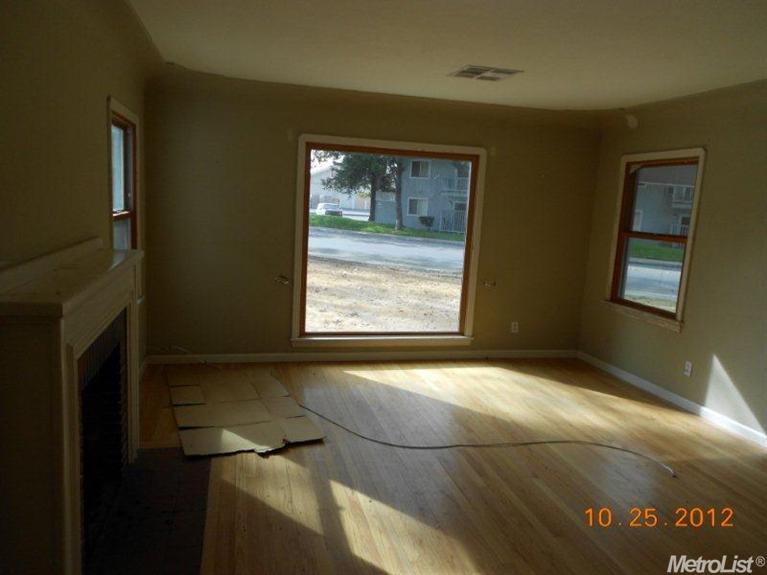 207 N Santa Cruz Ave, Modesto, CA 95354 photo 2