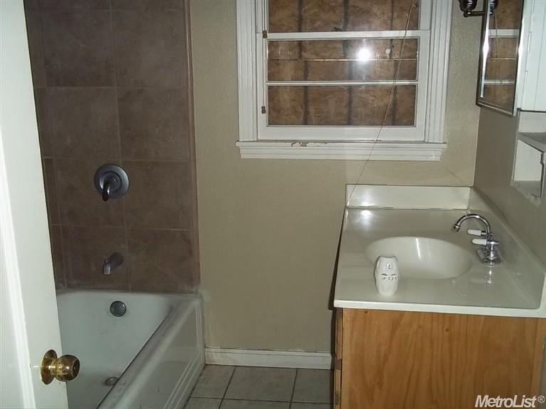 207 N Santa Cruz Ave, Modesto, CA 95354 photo 7