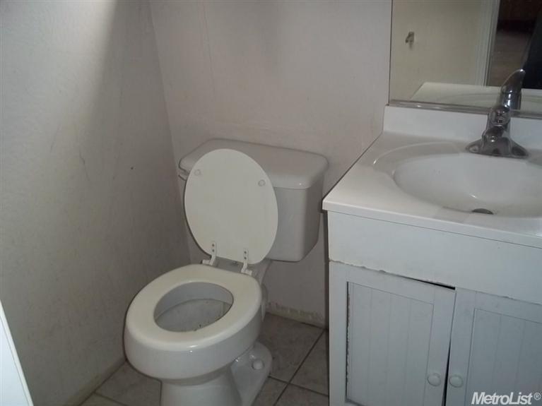207 N Santa Cruz Ave, Modesto, CA 95354 photo 5