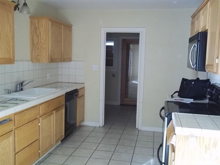 207 N Santa Cruz Ave, Modesto, CA 95354 photo 3