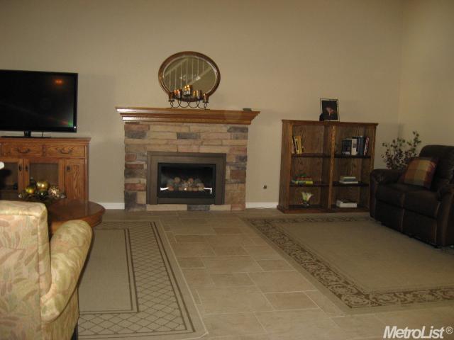 537 Moe Dr, Patterson, CA 95363 photo 3