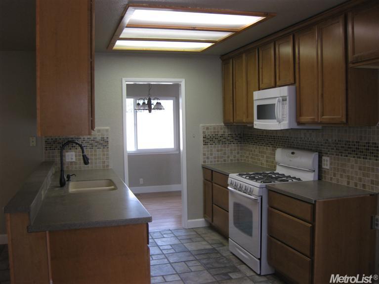 2825 Stoneridge Dr, Modesto, CA 95355 photo 3