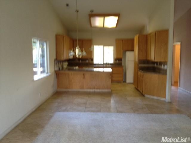 1907 Dewitt Ct, Merced, CA 95341 photo 2