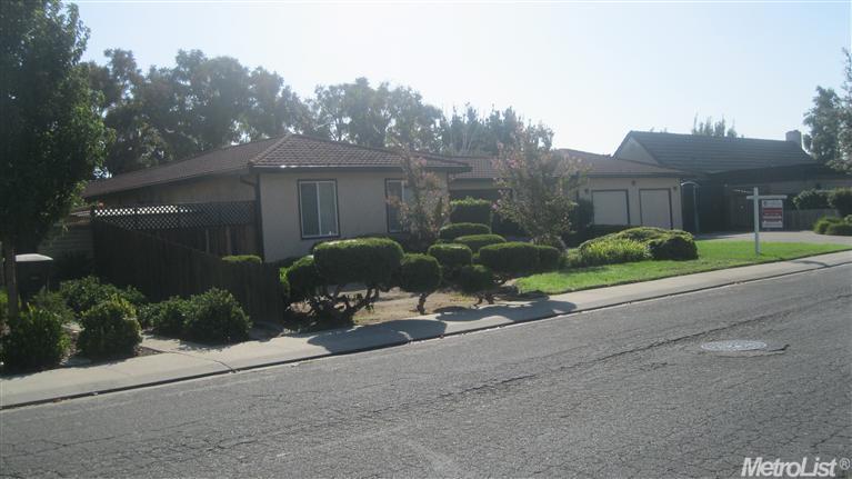 1916 Chester Dr, Tracy, CA 95376 photo 2