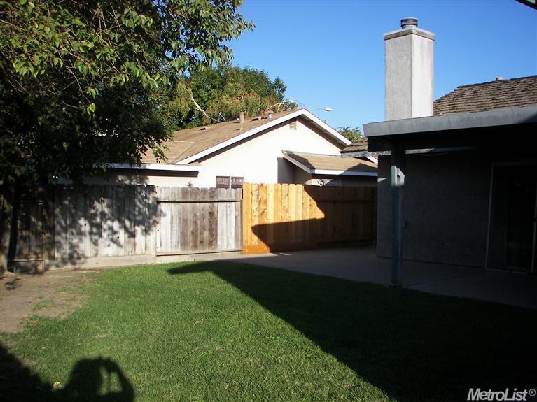 1900 W Chamberlain Dr, Turlock, CA 95382 photo 3