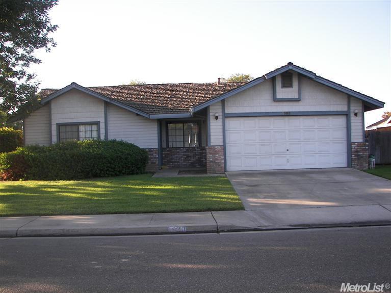 1900 W Chamberlain Dr, Turlock, CA 95382 photo 1