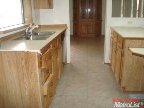 7 Whispering Way, Lodi, CA 95242 photo 2
