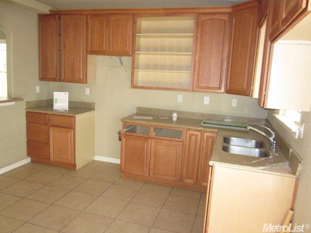 1825 Denver St, Modesto, CA 95358 photo 3