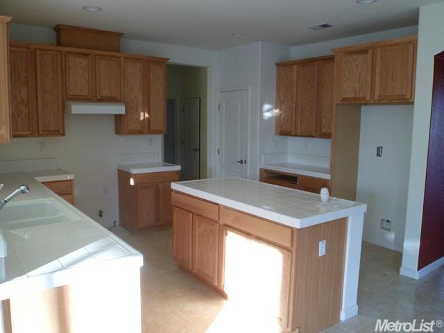333 Wolfpack Ct, Patterson, CA 95363 photo 4