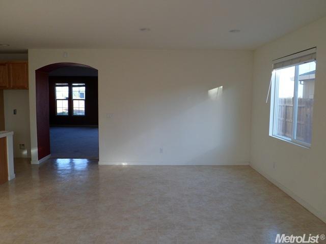 333 Wolfpack Ct, Patterson, CA 95363 photo 3