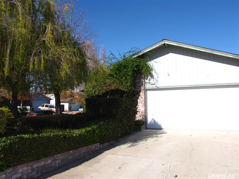 1453 Castaway, Manteca, CA 95337 photo 2