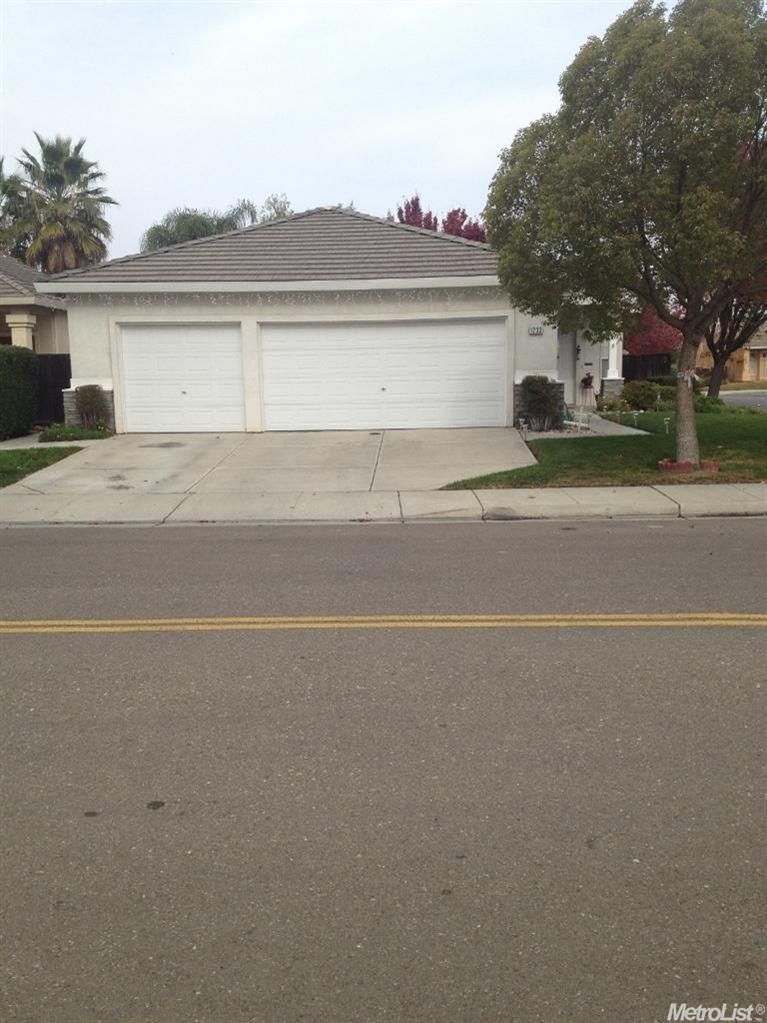 1233 Chaplin Ct, Tracy, CA 95376 photo 2