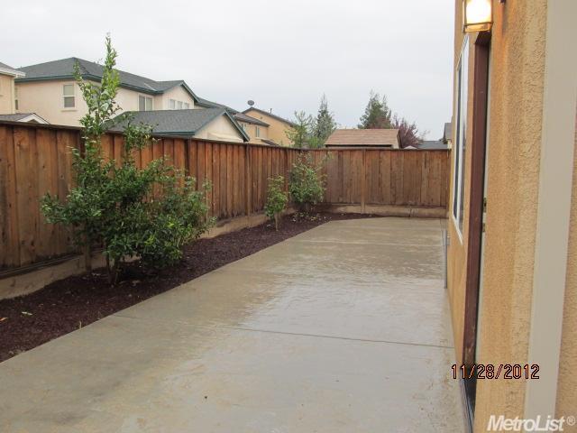 4084 Ivory Ln, Turlock, CA 95382 photo 2